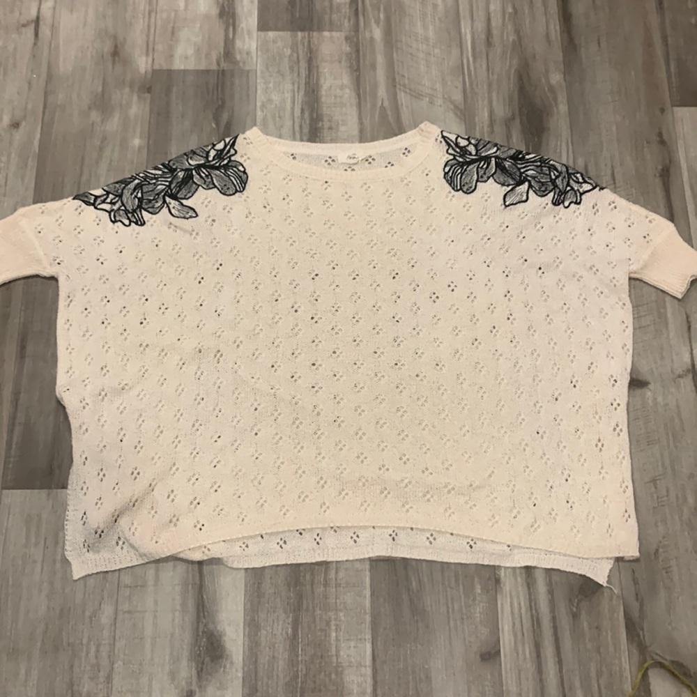 Entro embroidered sweater M/L